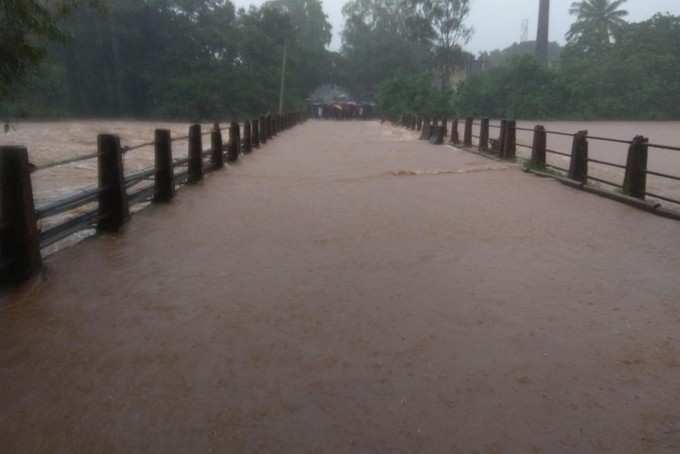 ಉಕ್ಕಿ ಹರಿದ ನದಿ: ಸೇತುವೆಗಳು ಮುಳುಗಡೆ