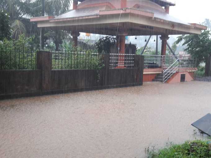 ಶಿರಸಿ ದುಂಡಸಿ ನಗರ ಸಂಪೂಣ೯ ಜಲಾವೃತ ಗೊಂಡಿದೆ