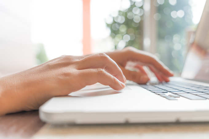 bigstock-Closeup-of-business-woman-hand-104527583