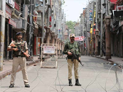जम्मू काश्मीरमध्ये तणावपूर्ण शांतता; १०० जण अटकेत