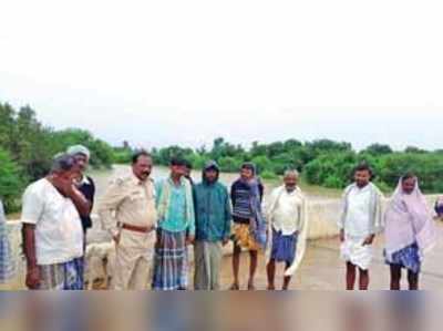 ಶಿರಹಟ್ಟಿ : ಸುರಕ್ಷಿತ ಸ್ಥಳಗಳಿಗೆ ತೆರಳಲು ಸಿಪಿಐ ಸೂಚನೆ