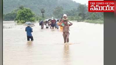 జంపన్న వాగులో పర్యాటకులు.. ములుగు డీఎస్పీ సాహసం, 15 మంది సేఫ్