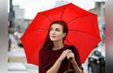 बारिश के मौसम में छाता खरीदते हुए भी रखें फैशन का ध्यान