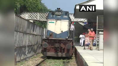 कश्मीर पर बौखलाहट: पाकिस्तान ने वाघा पर छोड़ी समझौता एक्सप्रेस, भारतीय फिल्मों पर भी लगाया बैन