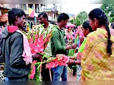 ವರಮಹಾಲಕ್ಷ್ಮಿ ಹಬ್ಬ ಮಾರ್ಕೆಟ್‌ ತುಂಬ ಮಹಿಳೆಯದ್ದೇ ಸದ್ದು