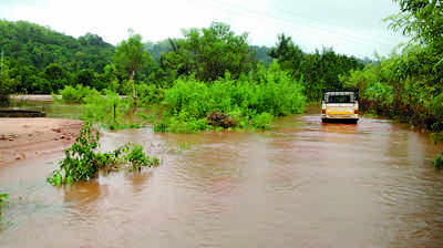 ನಡುಗಡ್ಡೆಯಂಯತಾದ ಕಳಸ