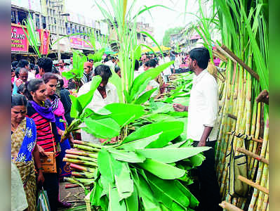 ವರಮಹಾಲಕ್ಷ್ಮಿ: ಖರೀದಿಗೆ ಮುಗಿಬಿದ್ದ ಜನತೆ