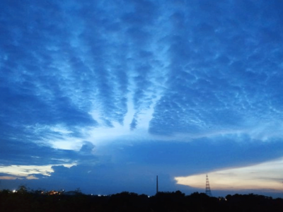 रुको, बस ऊपर देखते रहो, दिल्ली-एनसीआर में नीला आसमान, लोग दीवाने
