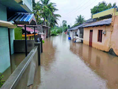 ರಾಮನಾಥಪುರದಲ್ಲಿ ಮನೆಗಳಿಗೆ ನುಗ್ಗಿದ ನೀರು