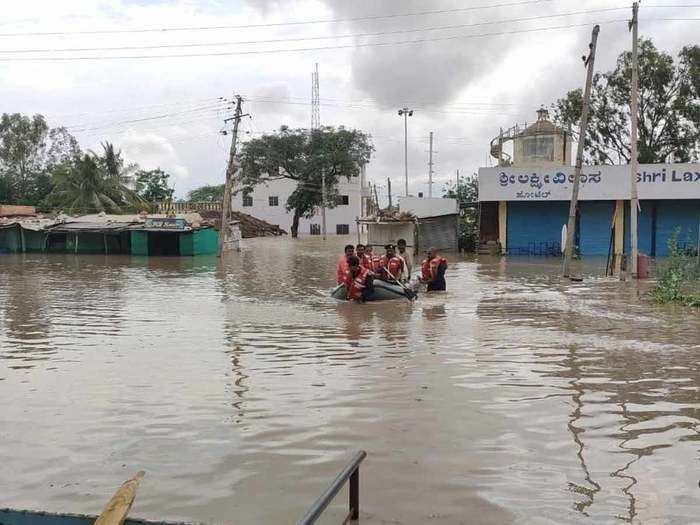 LIVE: बाढ़ से देश के 5 राज्य बेहाल, बचाव कार्य में जुटी टीमें