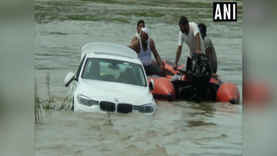 हरियाणा: पिता ने नहीं दिलाई जगुआर, बेटे ने नदी में बहा दी BMW कार