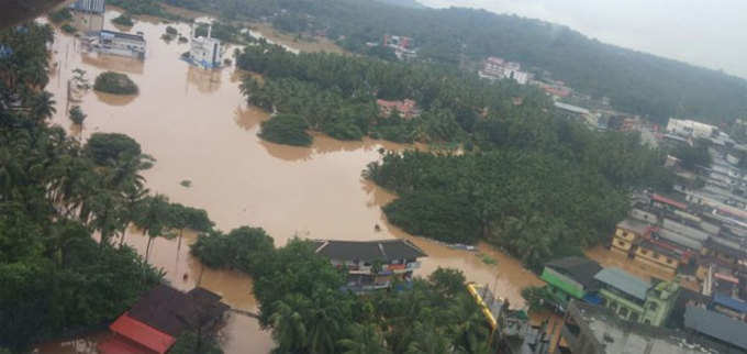 केरल के मलप्पुरम में बाढ़ के पानी से जलमग्न इलाका