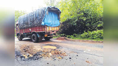 ಲಾರಿ ಹುಗಿದು ಸಂಚಾರ ಬಂದ್‌