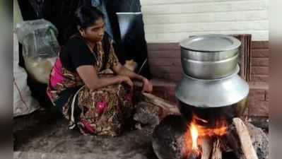 ദുരിത ബാധിതർക്ക് കഞ്ഞിവെച്ച് വില്ലേജ് ഓഫീസർ; കയ്യടിച്ച് സോഷ്യൽ മീഡിയ