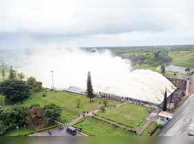 ತಗ್ಗಿದ ಹೇಮೆ: ಕಾವೇರಿ ಆರ್ಭಟ