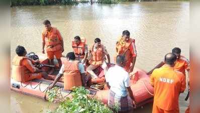 ರಕ್ಷಣಾ ಕಾರ್ಯಾಚರಣೆ ವೇಳೆ ಮುಳುಗಿದ NDRF ಬೋಟ್: ಐವರ ರಕ್ಷಣೆ