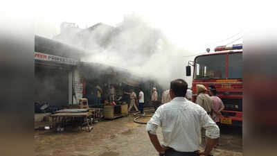 अंबाला के कपड़ा मार्केट में भीषण आग, कई दुकानों को भारी नुकसान