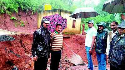 ಜಾಂಬೋಟಿ ಶಾಲೆ ಕಟ್ಟಡ ಕುಸಿತ