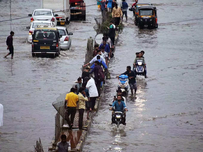 महाराष्ट्र के कई हिस्सों में बाढ़ के हालात