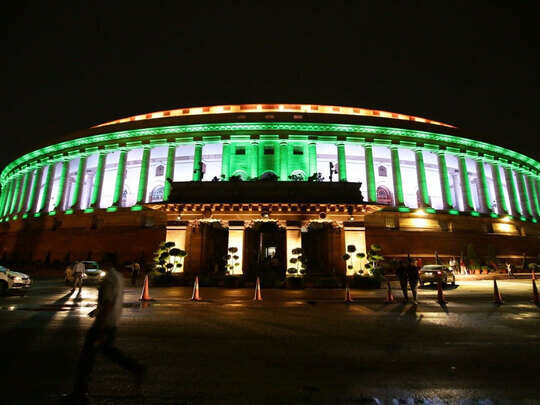 देखें, 15 अगस्त से पहले कैसे लाइटों से सजी संसद - dynamic facade lighting  in parliament house - Navbharat Times