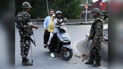 जम्मू-कश्मीर: घाटी में प्रतिबंध में मिलेगी ढील, एयर टिकट और एग्जाम स्लिप कर्फ्यू पास के रूप में होगा मान्‍य