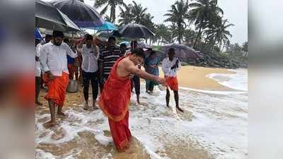 ಕಡಲ ಕಿನಾರೆಯಲ್ಲಿ ಸಮುದ್ರ ಪೂಜೆ