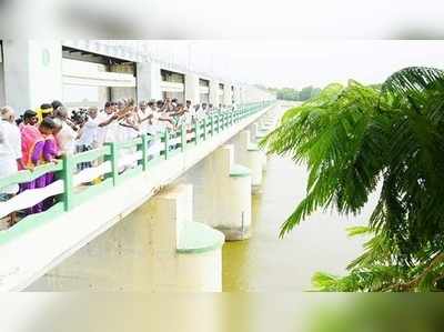 திருச்சி முக்கொம்பு மேலணையை வந்தடைந்த காவிரித்தாய்- விவசாயிகள் மலர்தூவி வரவேற்பு!