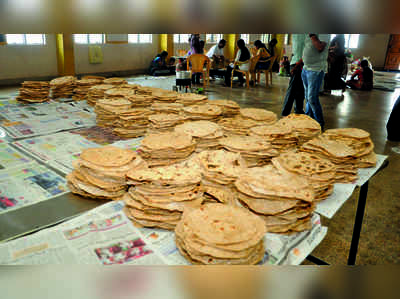 ನೆರೆ ಸಂತ್ರಸ್ತರಿಗೆ ಸಿದ್ಧವಾಗುತ್ತಿದೆ 1 ಲಕ್ಷ ಚಪಾತಿ