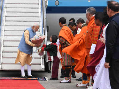 पाहा: PM मोदींचं भूतानमध्ये अभूतपूर्व स्वागत