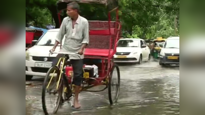 दिल्ली-एनसीआर में बारिश से मौसम सुहाना, जलभराव से दिक्कत भी