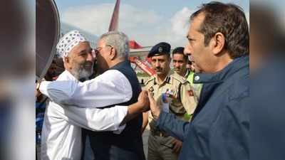श्रीनगर लौटा हज यात्रियों का पहला जत्था, अधिकारियों ने किया स्वागत