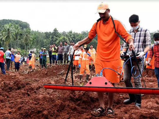 കവളപ്പാറയിലും പുത്തുമലയിലും തെരച്ചിൽ തുടരും; ഇനി കണ്ടെത്താനുള്ളത് 18 പേരെ