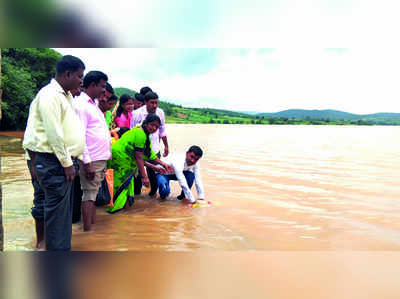 ಮೈದುಂಬಿದ ಮದಗದ ಕೆರೆಗೆ ಬಾಗಿನ