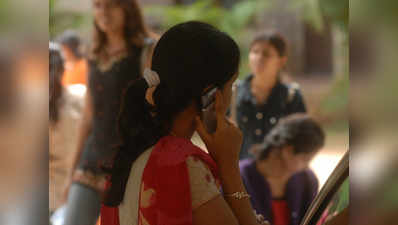 बिहार: पंचायत का तुगलकी फरमान, लड़कियों के लिए मोबाइल और शादी में डांस पर पाबंदी