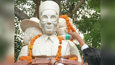 ABVP ने DU कैम्पस से हटाई सावरकर की प्रतिमा