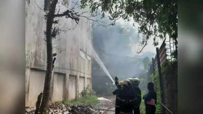 गोरेगांव की इमारत में लगी आग, दम घुटने की शिकायत पर 2 दमकलकर्मी अस्पताल ले जाए गए