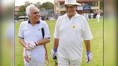 सियासत में विरोधी पर क्रिकेट की पिच पर जोड़ीदार थे अरुण जेटली और कपिल सिब्बल