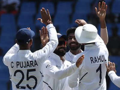 कसोटी: भारताचा विंडीजवर ३१८ धावांनी दणदणीत विजय