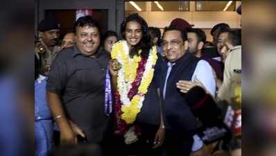 PV Sindhu: భారత్‌కి చేరుకున్న సింధు.. ఘన స్వాగతం 