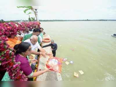 ಕಾವೇರಿ ತಾಯಿಗೆ ಬಾಗಿನ ಅರ್ಪಿಸಿದ ಬಿಎಸ್ ಯಡಿಯೂರಪ್ಪ