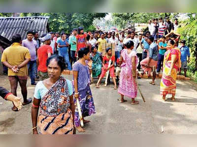 মদের ব্যবসা চালাতেন বাবা, মেয়েকে ধরল আবগারি দফতর