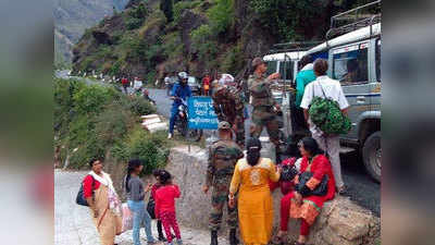 बद्रीनाथ हाइवे लामबगड़ में भारी भूस्खलन, पैदल आवाजाही भी बंद