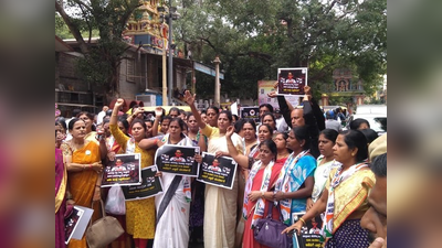 कर्नाटक: पॉर्न देखने वाले लक्ष्‍मण सावदी बने डेप्‍युटी सीएम, महिला कांग्रेस का प्रदर्शन