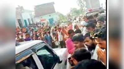 बरेलीः सादे कपड़ों में पहुंची दिल्ली पुलिस, ग्रामीणों ने बच्चा चोर समझकर घेरा, लोकल पुलिस ने बचाई जान