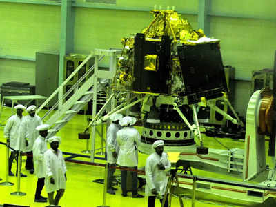 चंद्रयान-2: ऑर्बिटर से लैंडिंग मॉड्यूल अलग करने को तैयार इसरो