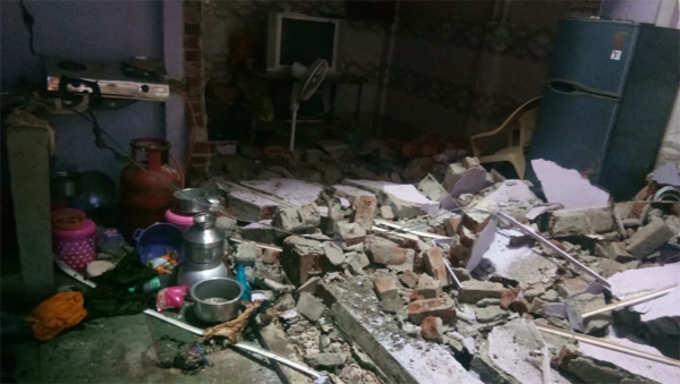 wall-collapsed-in-malad-mah