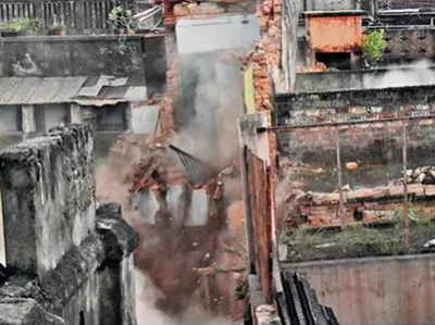 कोलकाता: मेट्रो के निर्माण के दौरान हुआ हादसा, रातोंरात खाली कराई गईं 18 इमारतें