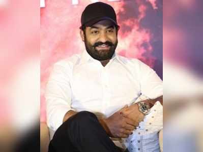 RRR: వారికి సర్‌ప్రైజ్ ఇవ్వనున్న తారక్