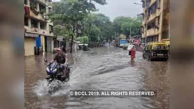 मुंबई: मूसलाधार बारिश ने बढ़ाई मुसीबत, लोकल सेवा प्रभावित, बेस्ट की बसें डायवर्ट