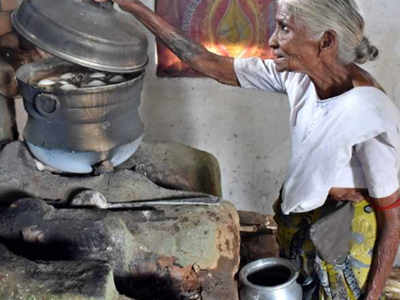 ಒಂದು ರೂ.ಗೊಂದು ಇಡ್ಲಿ ಮಾರಿ ಬಡವರ ಹೊಟ್ಟೆ ತುಂಬಿಸುತ್ತಿರುವ 80 ವರ್ಷದ ಅಜ್ಜಿ